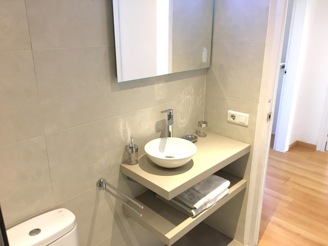 Piso impecable en alquiler calle Aragón con Letamendi