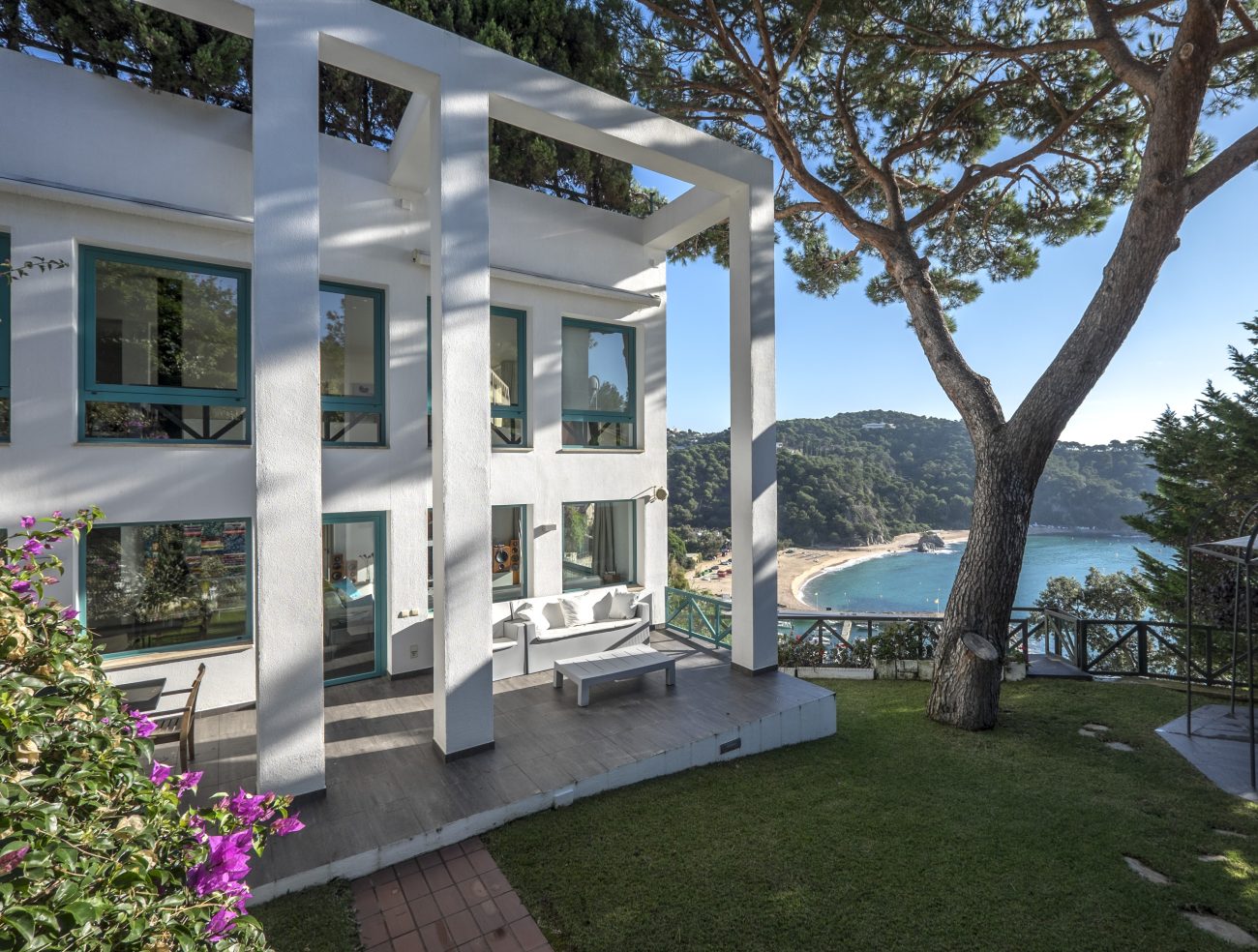 Espectacular casa de diseño en Cala Canyelles en Lloret de Mar