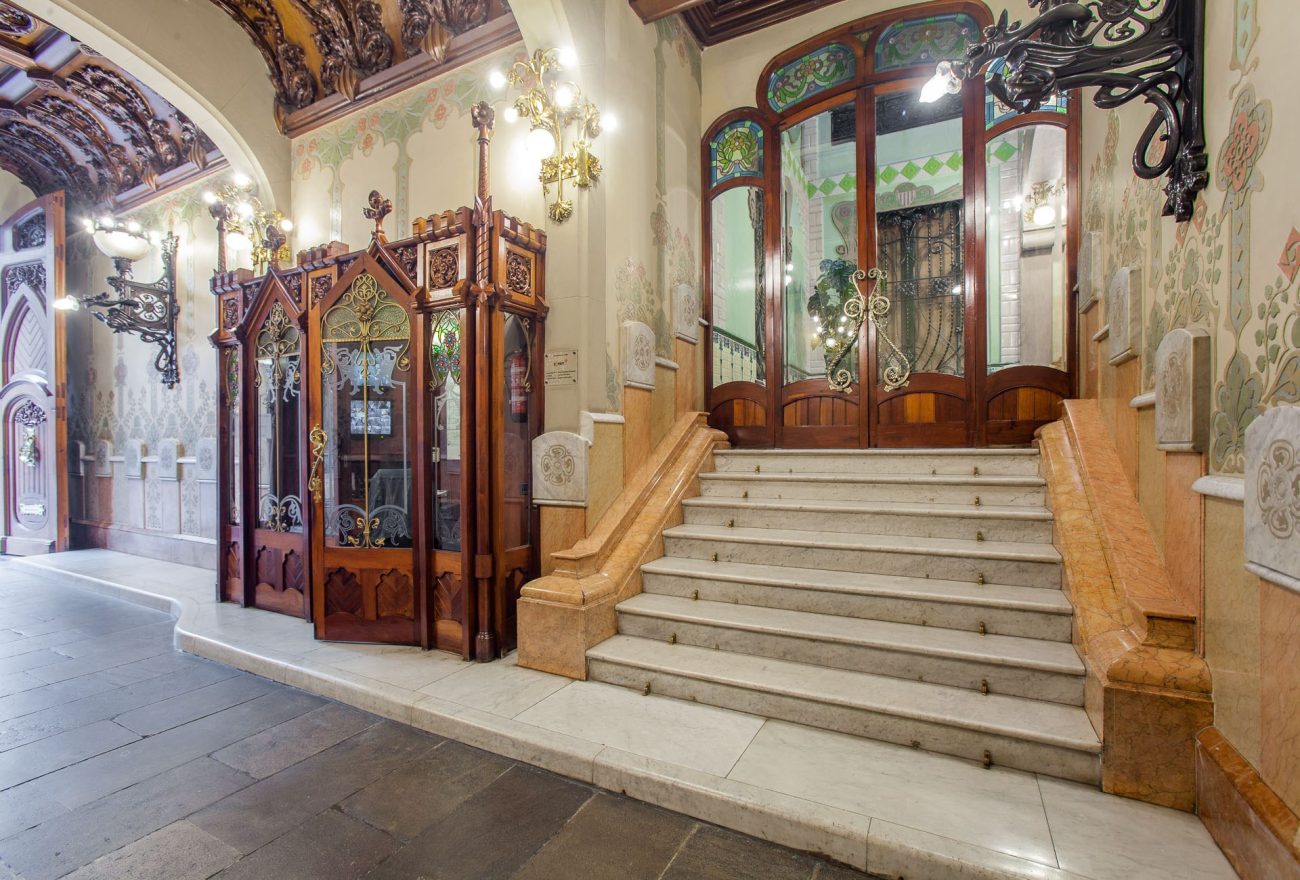Oficina totalmente reformada en edificio modernista