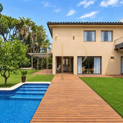 Chalet con piscina cerca de la playa en Gavà Mar