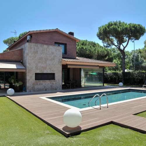Residencia Exclusiva en Gavà Mar: Un Oasis de Lujo y Confort