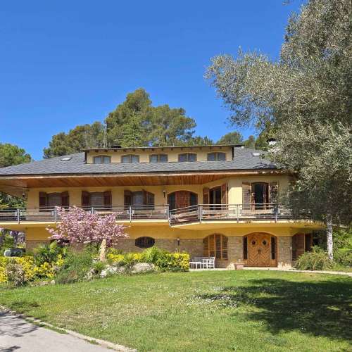 Villa de lujo en Begues — finca única con 6.000 m² de parcela y alto potencial de inversión