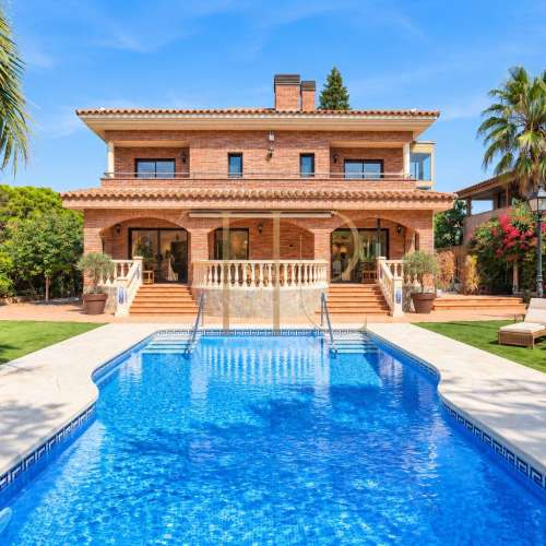 Villa independiente de lujo en alquiler en Gavà Mar, a estrenar
