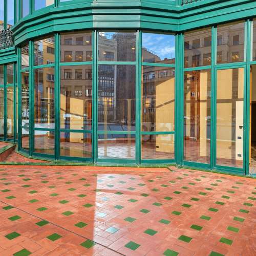 Oficina modernista con terraza en el Eixample — alquilada