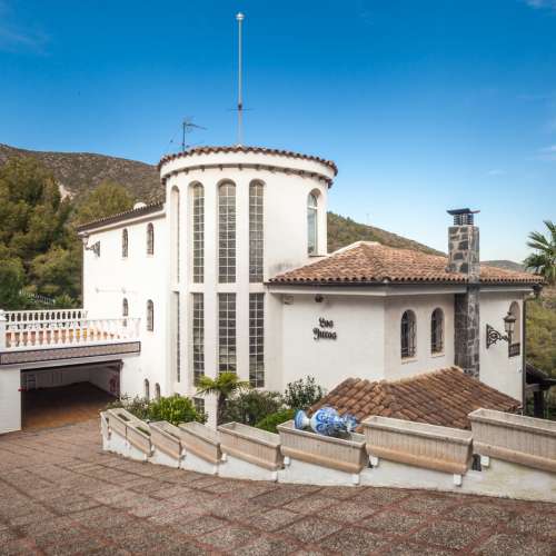 Gran casa de estilo castellano con espectaculares vistas