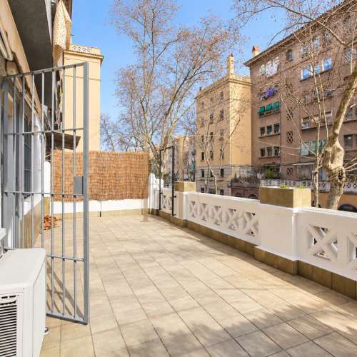 Piso a reformar con terraza comunitaria en Barceloneta