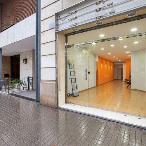 Local con escaparate en Sant Antoni, Barcelona — alquilado