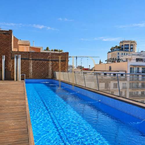 Piso amueblado con terraza en el Eixample — alquilado