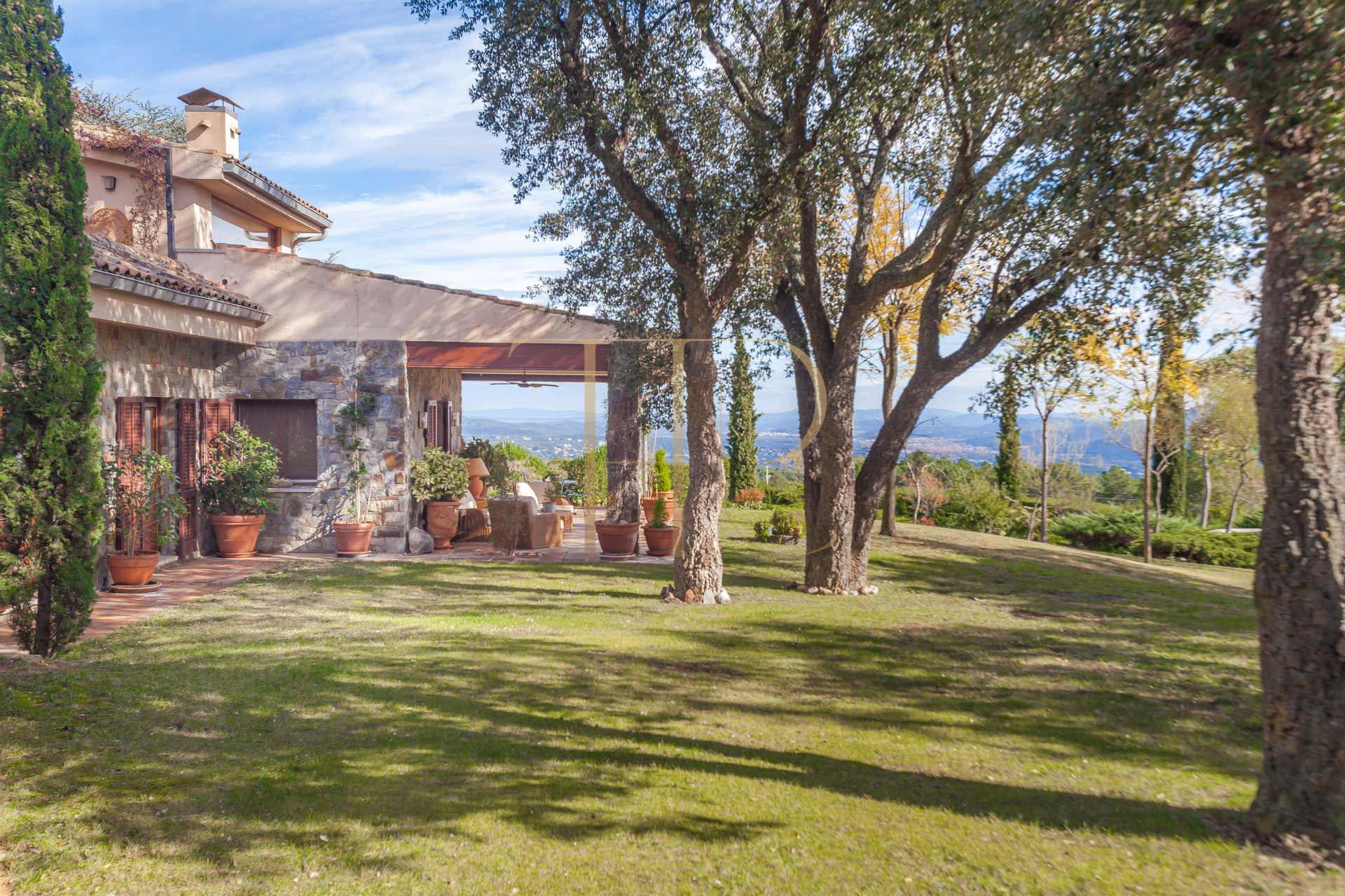 Vendida: finca con piscina y vistas en Campins