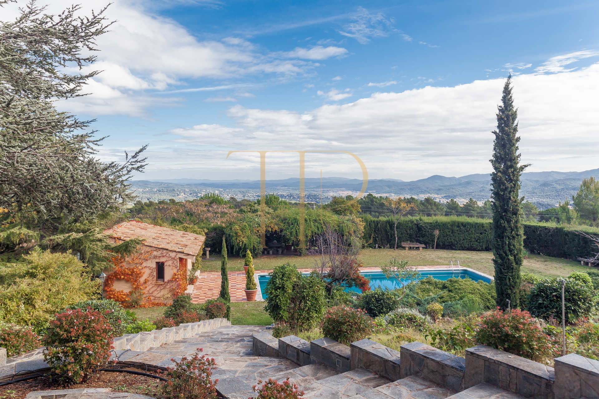 Vendida: finca con piscina y vistas en Campins