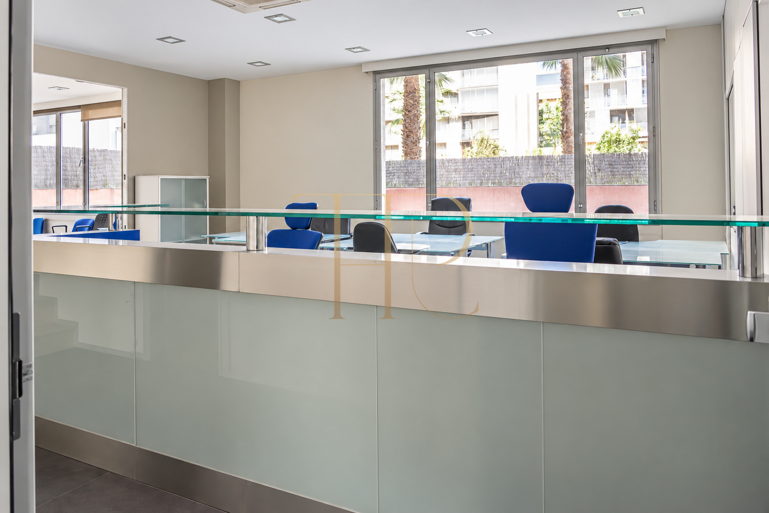 Vendida: oficina con recepción y salas de reunión en Poblenou