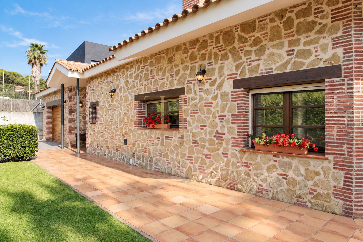 Villa en venta y alquiler en Llavaneres con piscina