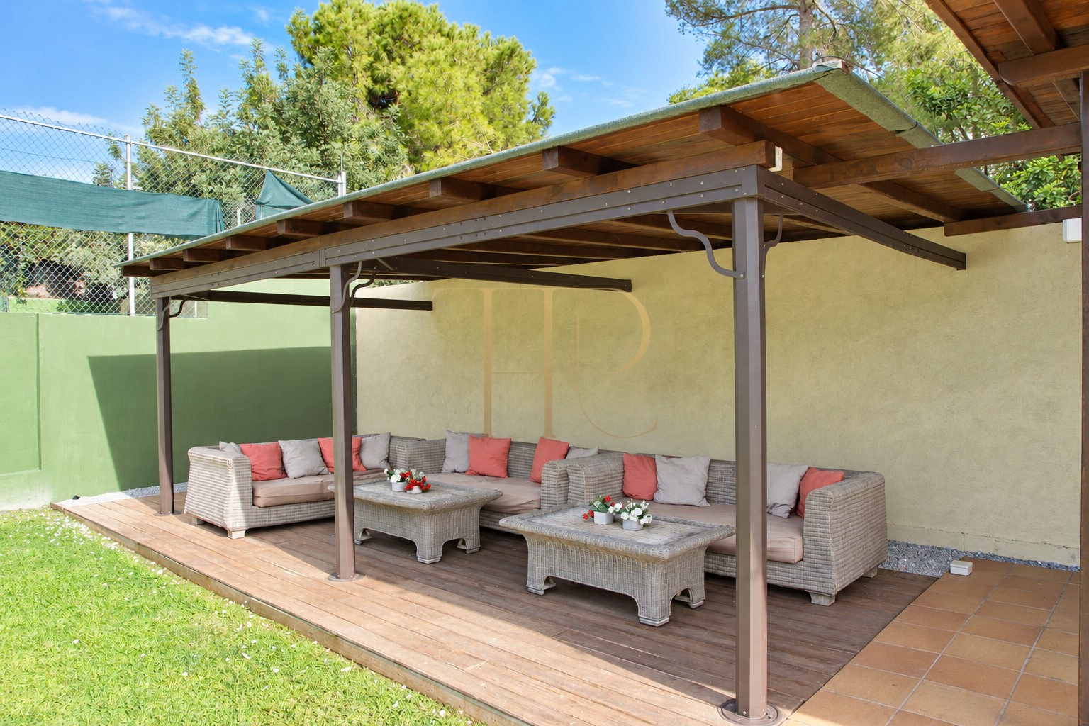 Villa en venta y alquiler en Llavaneres con piscina