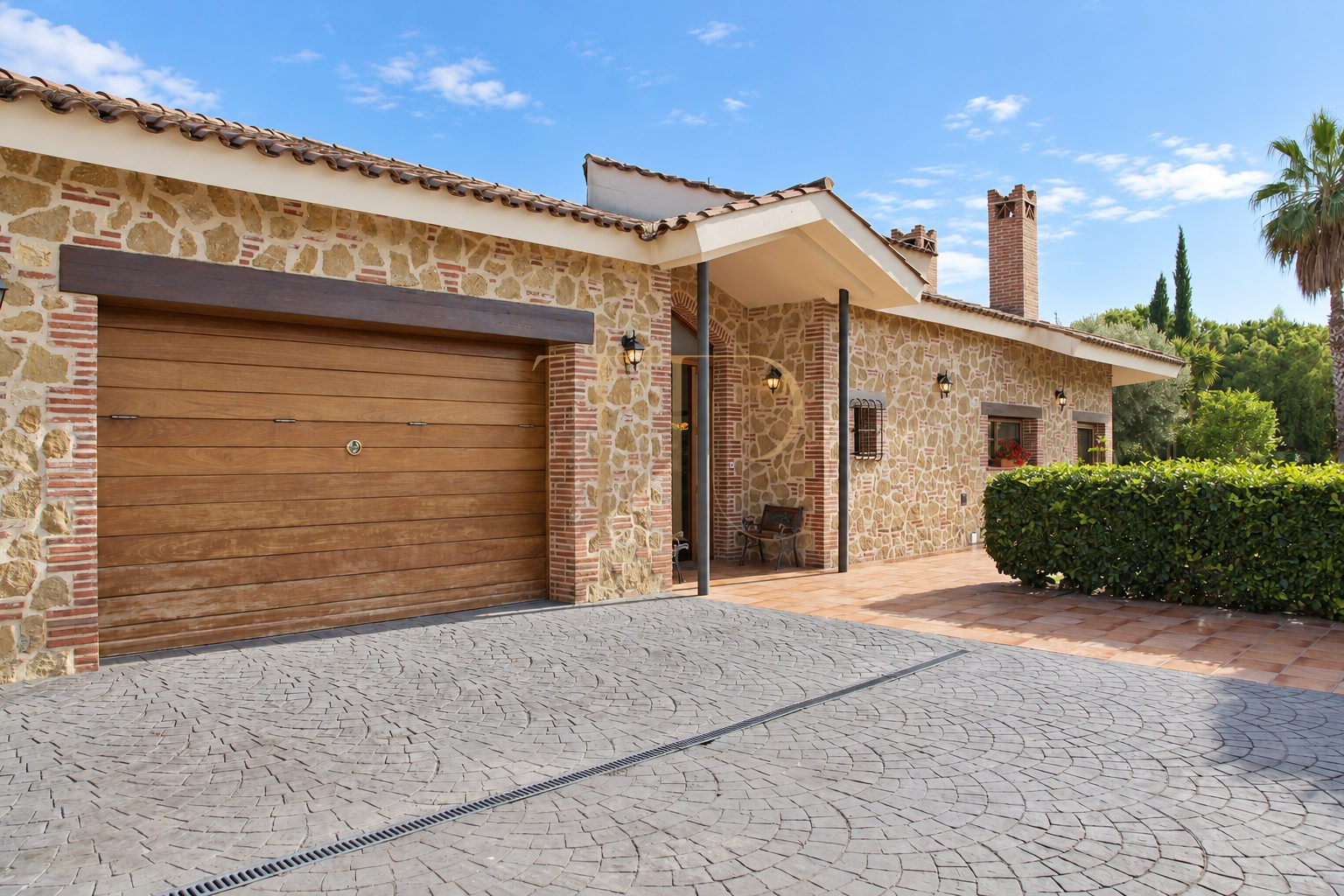 Villa en venta y alquiler en Llavaneres con piscina