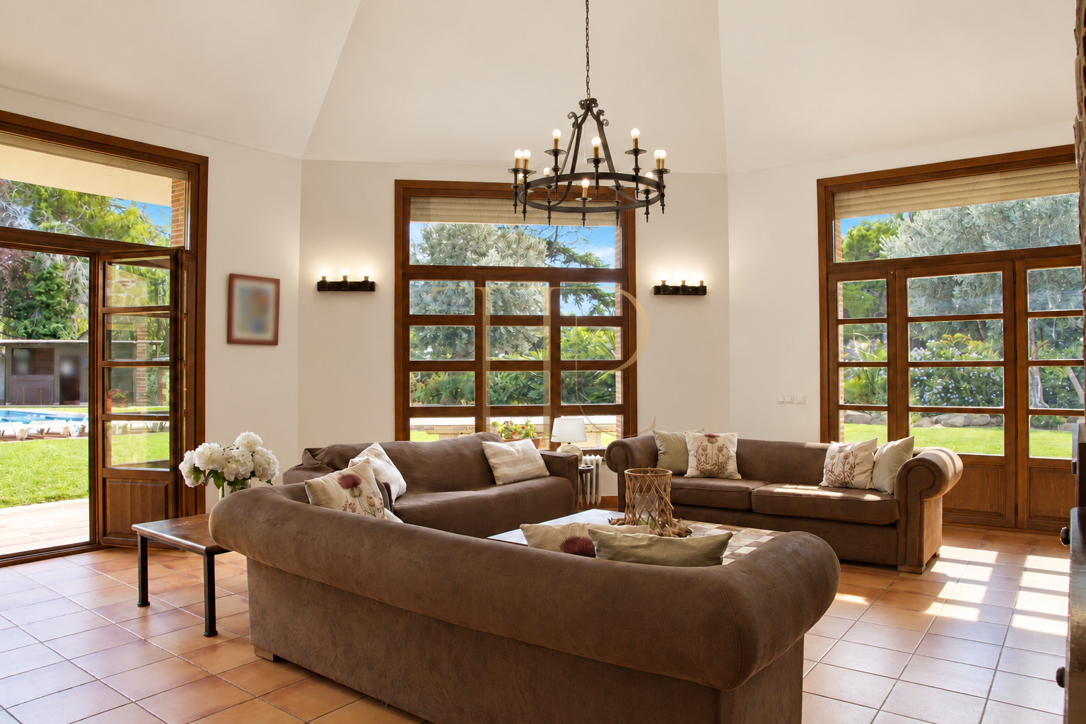 Villa en venta y alquiler en Llavaneres con piscina