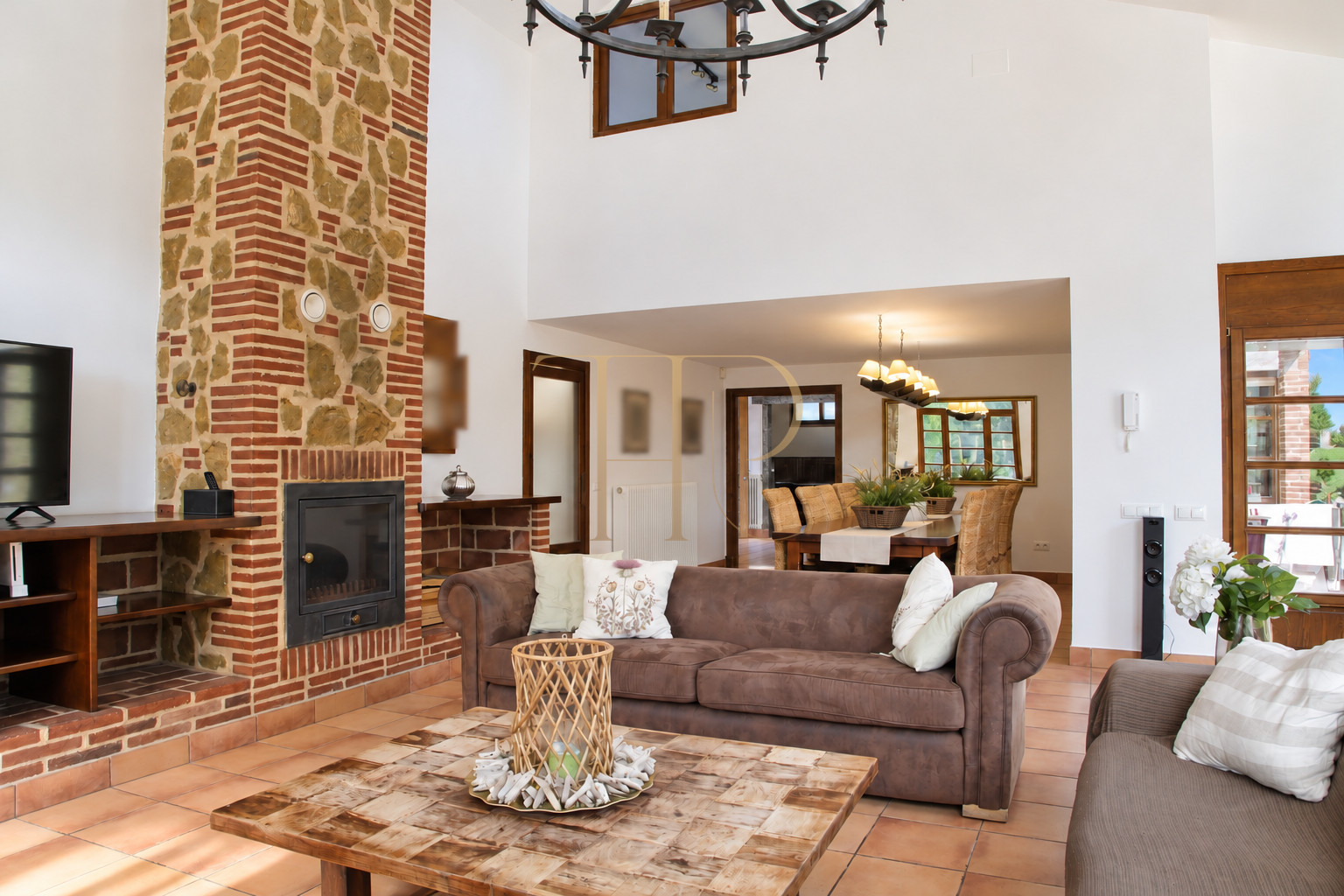 Villa en venta y alquiler en Llavaneres con piscina