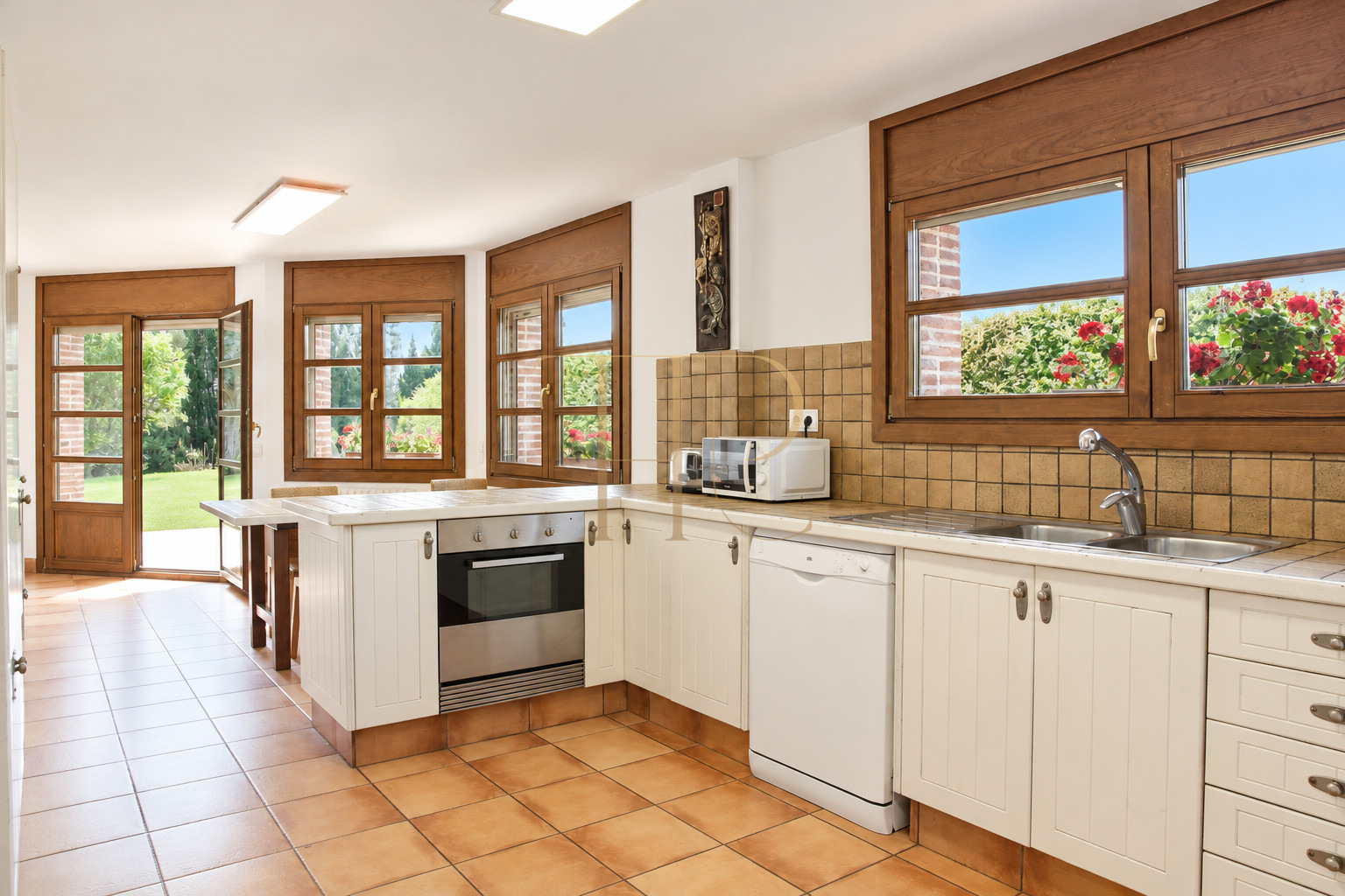 Villa en venta y alquiler en Llavaneres con piscina