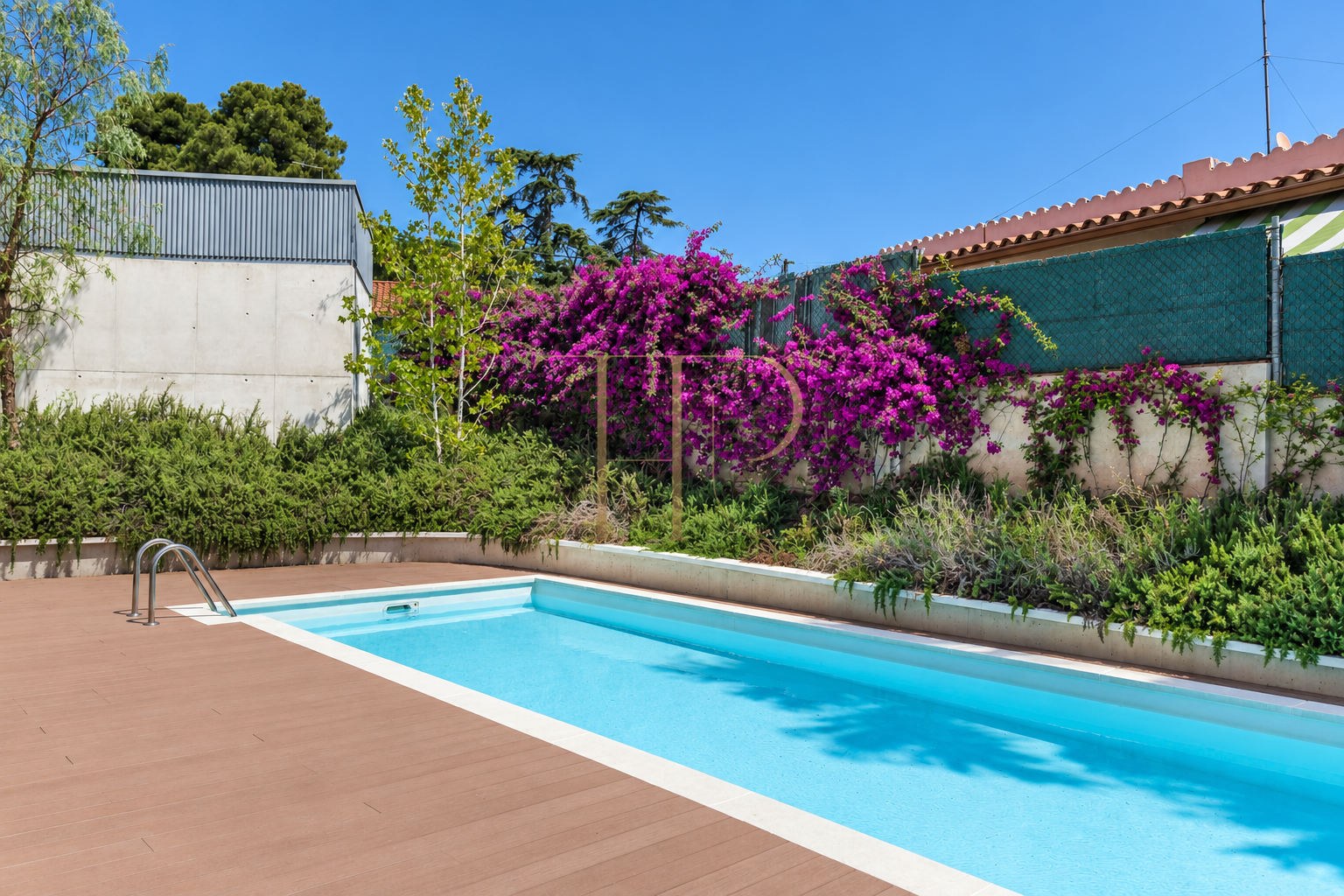 Piso vendido con terraza y piscina comunitaria en Alella