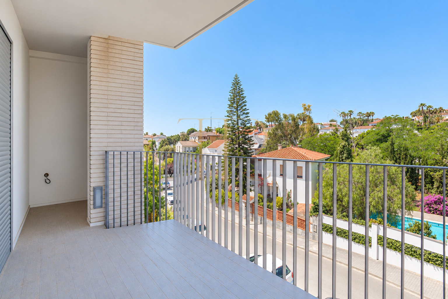 Piso vendido con terraza y piscina comunitaria en Alella