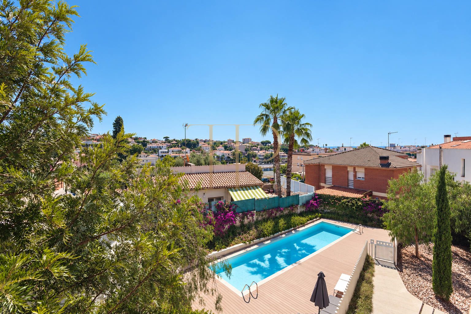Piso vendido con terraza y piscina comunitaria en Alella