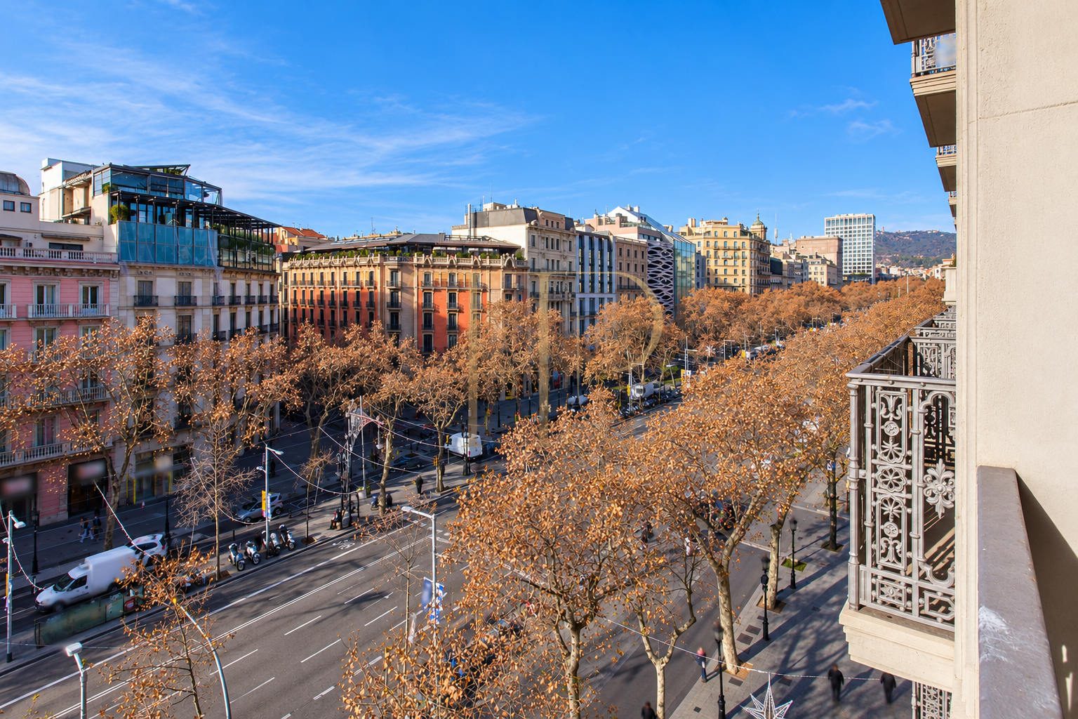 Oficina reformada con balcones en la Dreta de l’Eixample