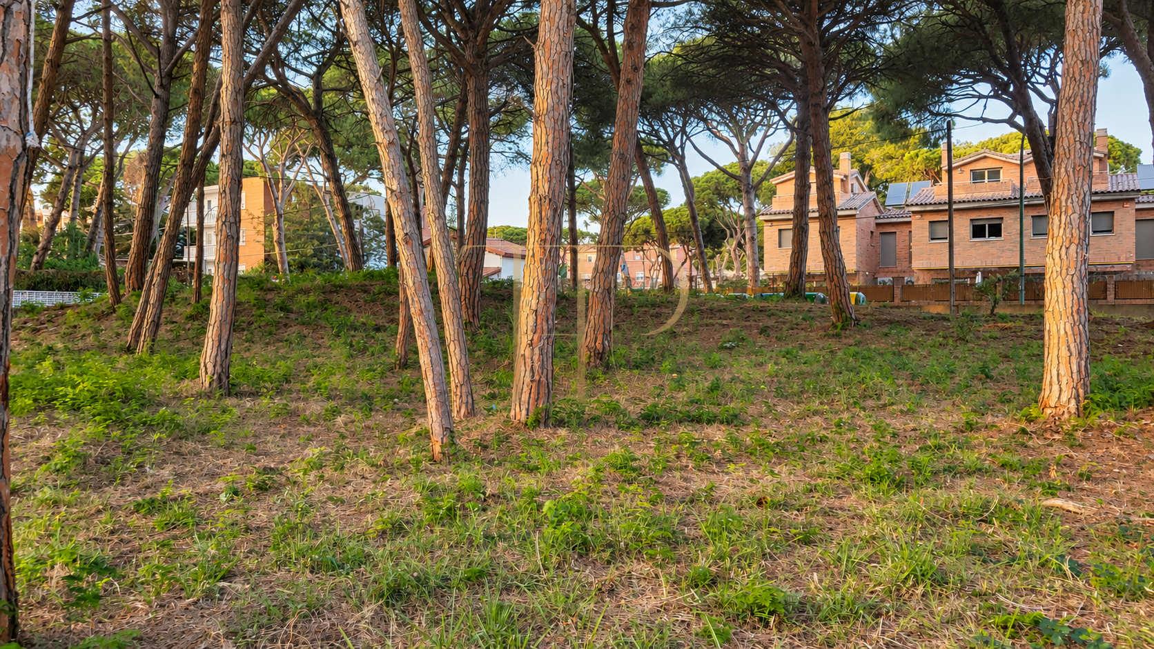 Parcela con proyecto de vivienda en Castelldefels — vendida