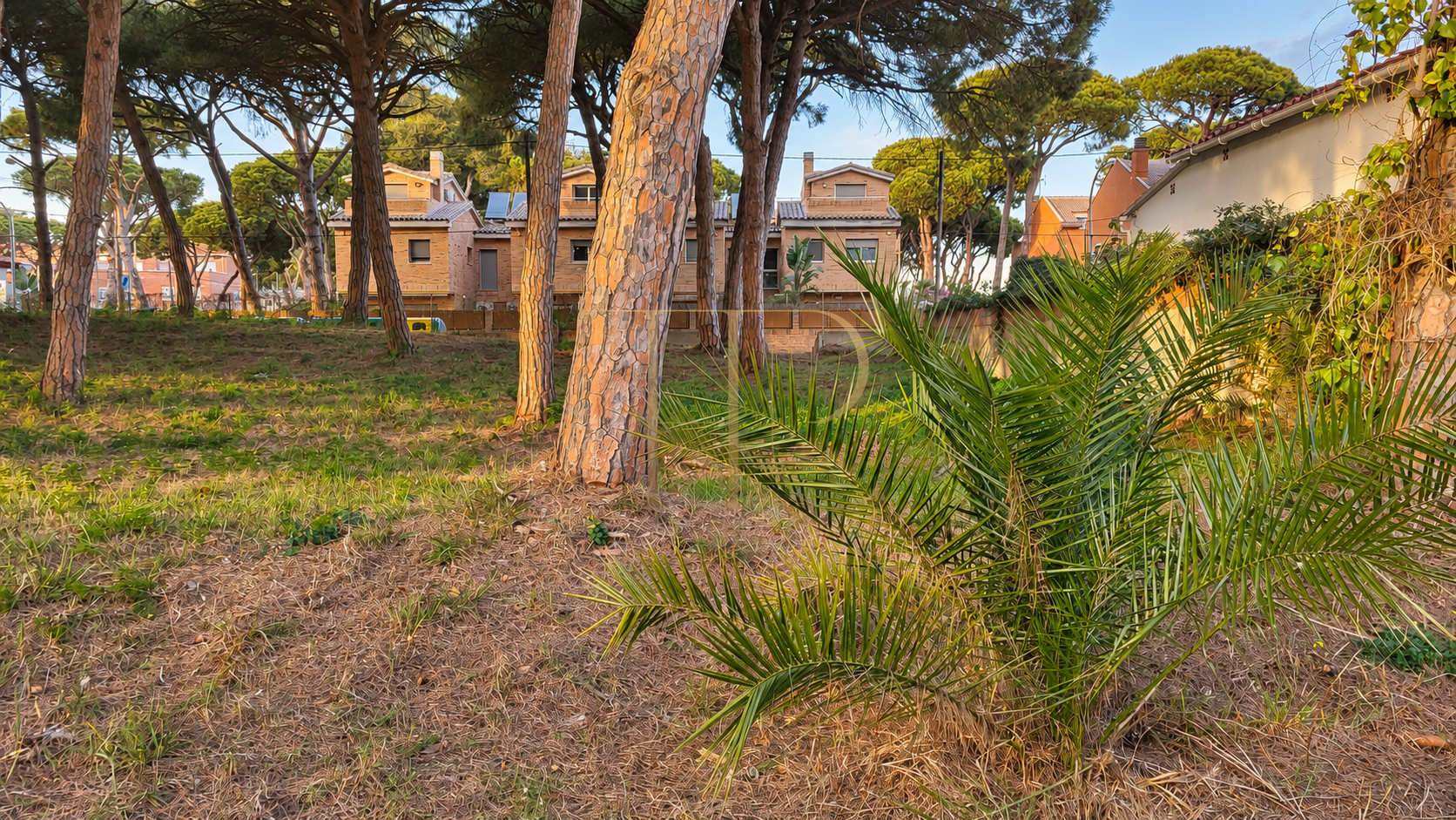 Parcela con proyecto de vivienda en Castelldefels — vendida