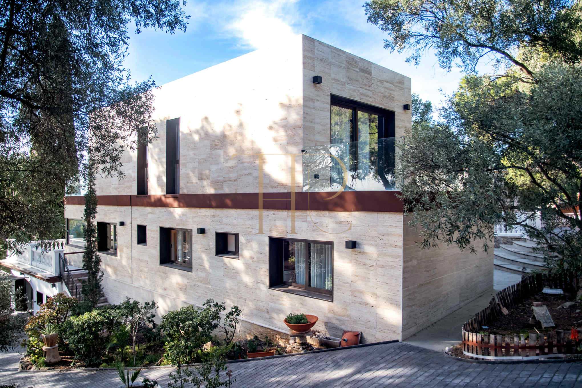 Villa reformada con vistas al mar y piscina en Castelldefels