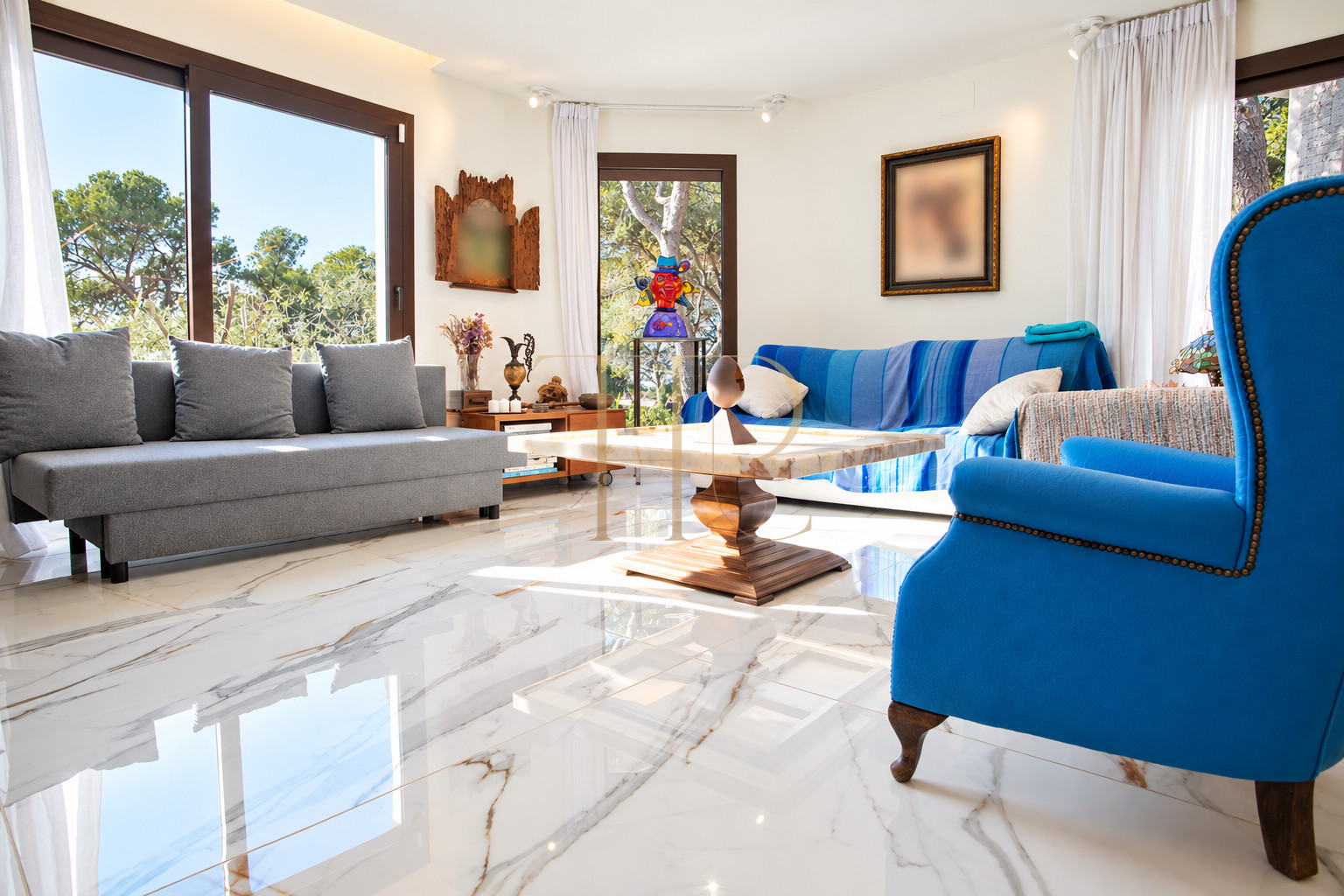 Villa reformada con vistas al mar y piscina en Castelldefels