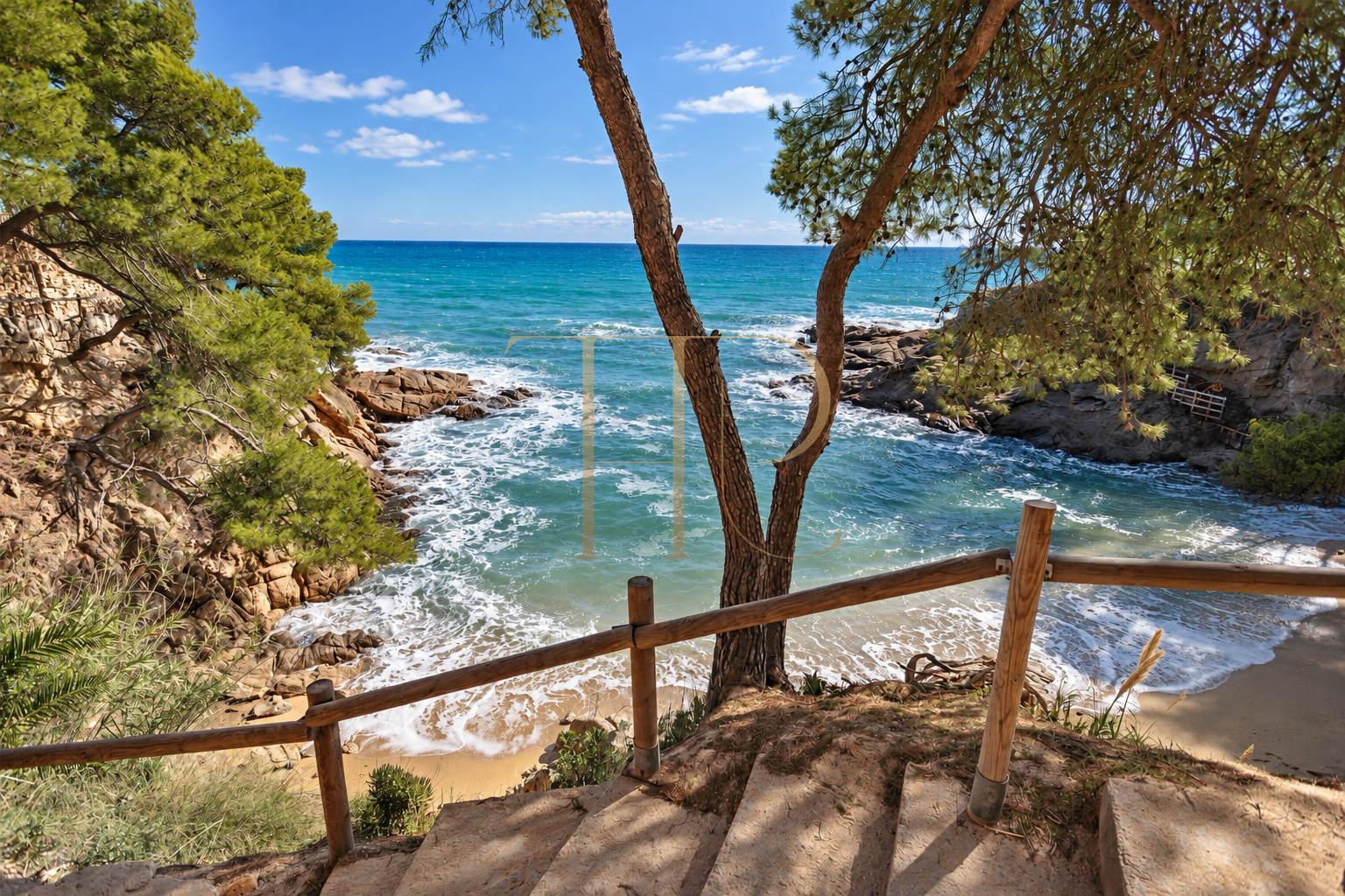 Parcela frente al mar con villa en construcción en Platja d’Aro