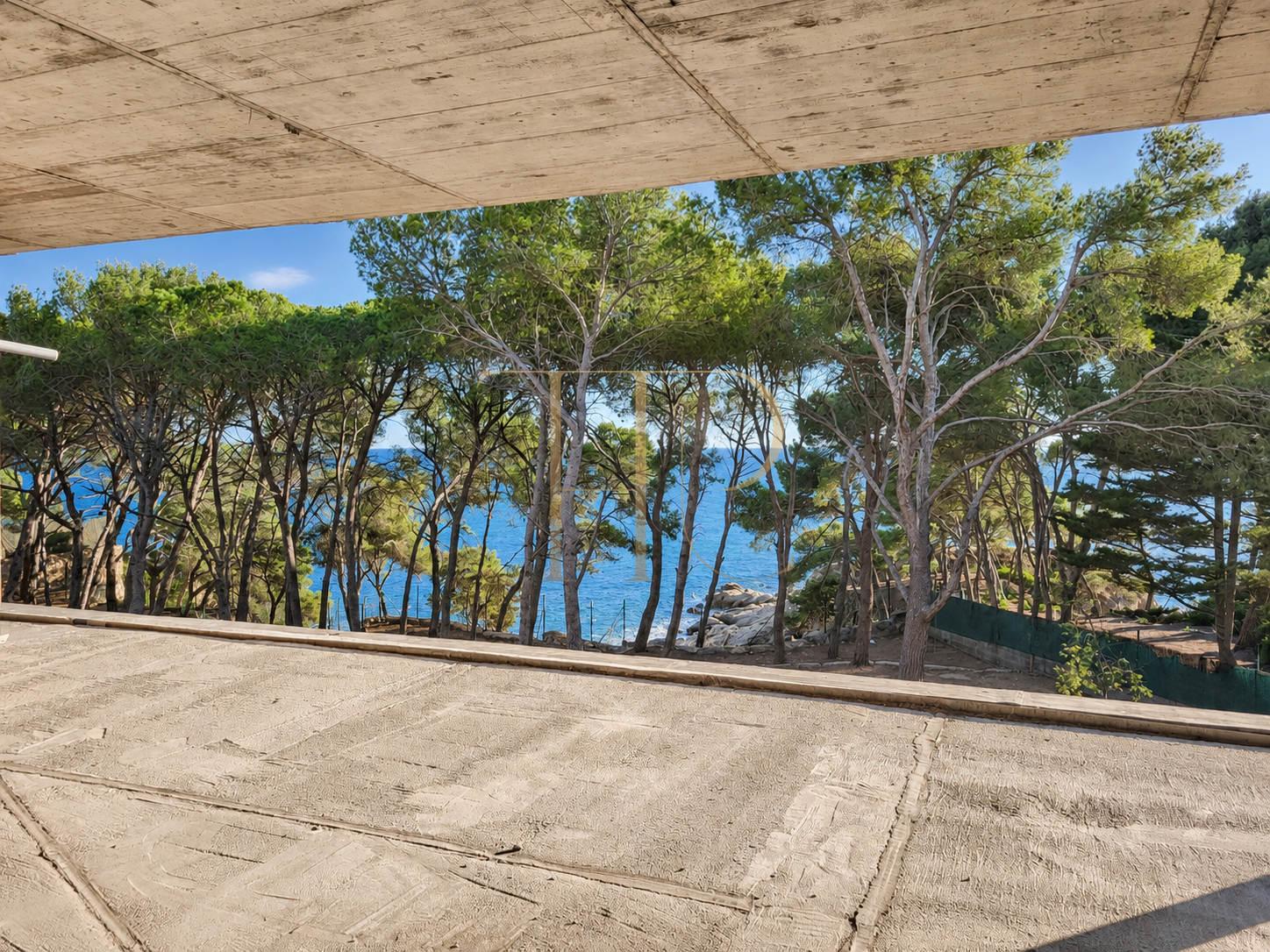 Parcela frente al mar con villa en construcción en Platja d’Aro