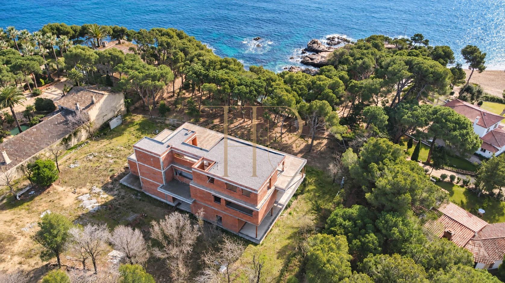 Parcela frente al mar con villa en construcción en Platja d’Aro