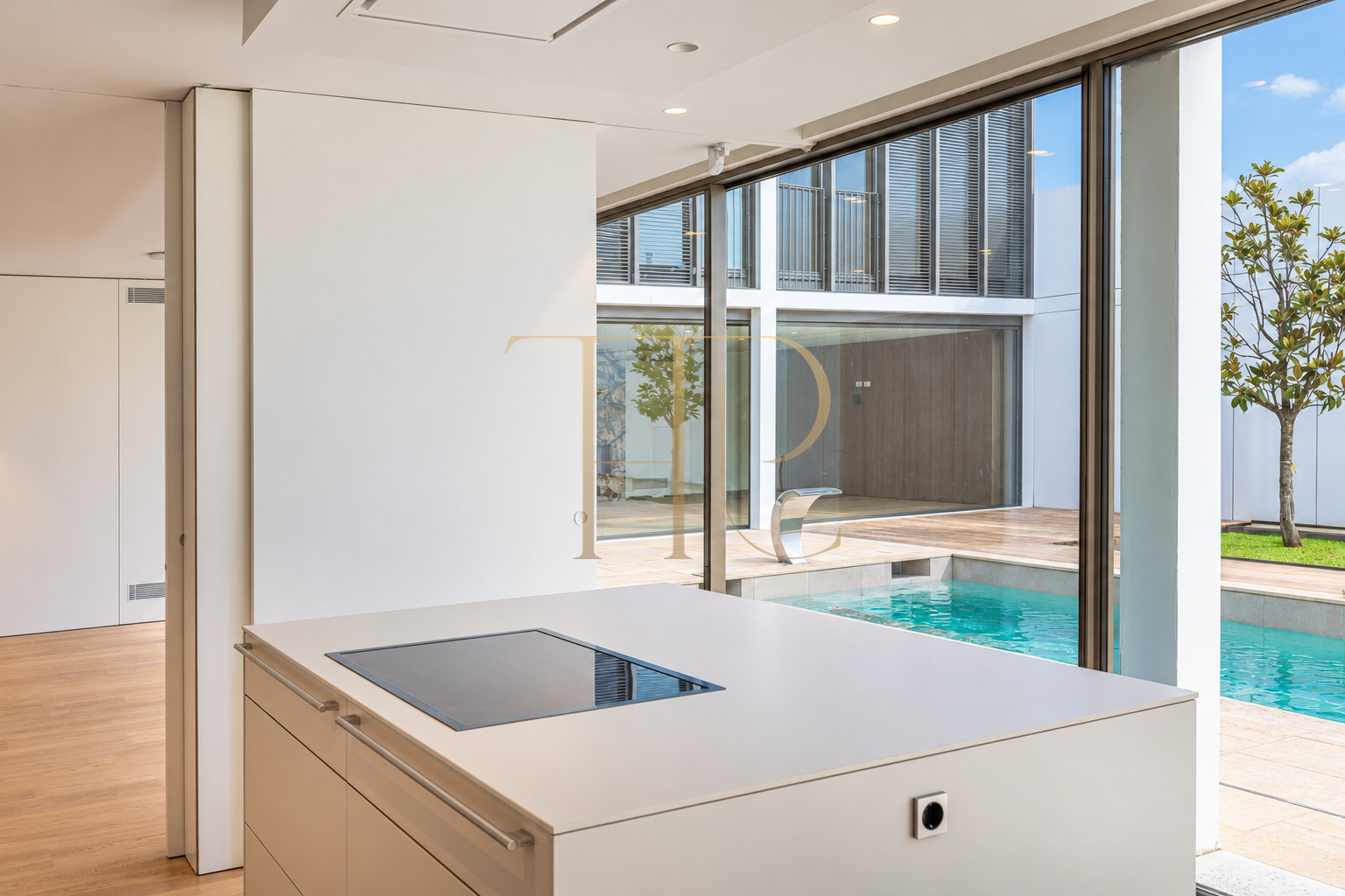 Casa contemporánea con piscinas en La Bonanova, Barcelona