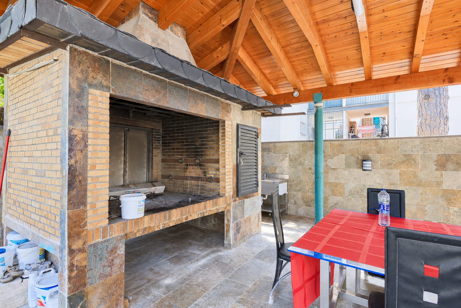 Casa reformada con piscina en alquiler en La Pineda, Castelldefels
