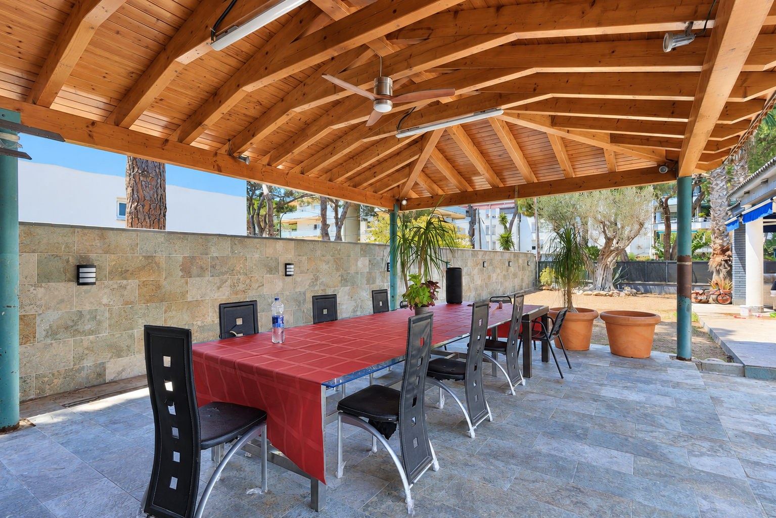 Casa reformada con piscina en alquiler en La Pineda, Castelldefels