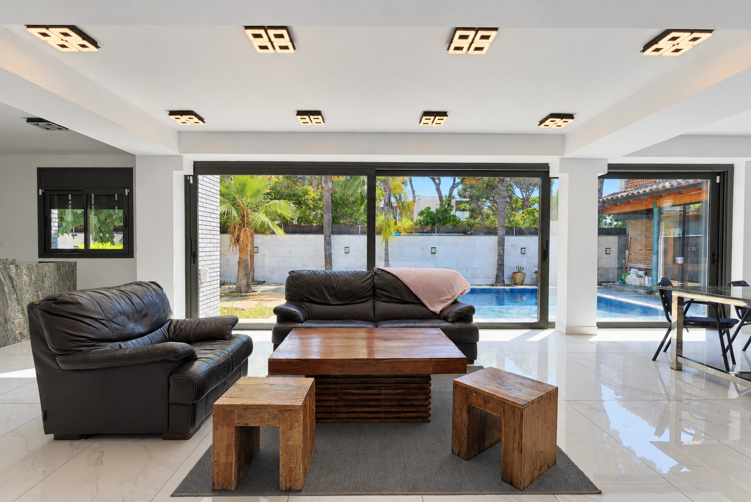 Casa reformada con piscina en alquiler en La Pineda, Castelldefels