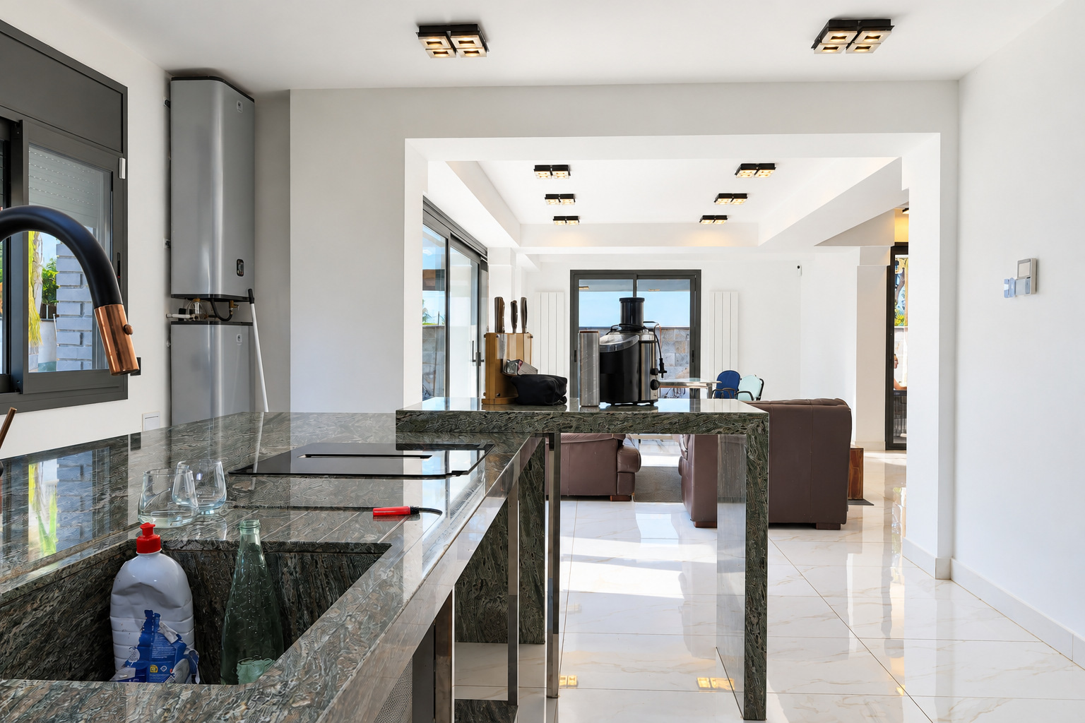 Casa reformada con piscina en alquiler en La Pineda, Castelldefels