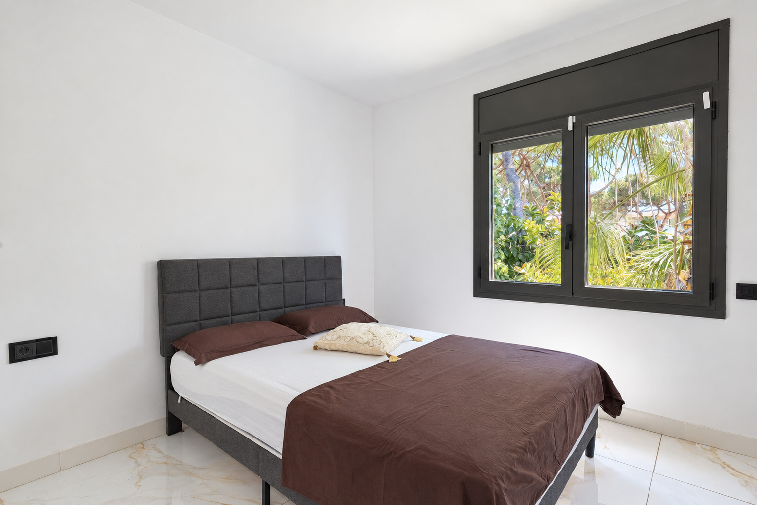 Casa reformada con piscina en alquiler en La Pineda, Castelldefels