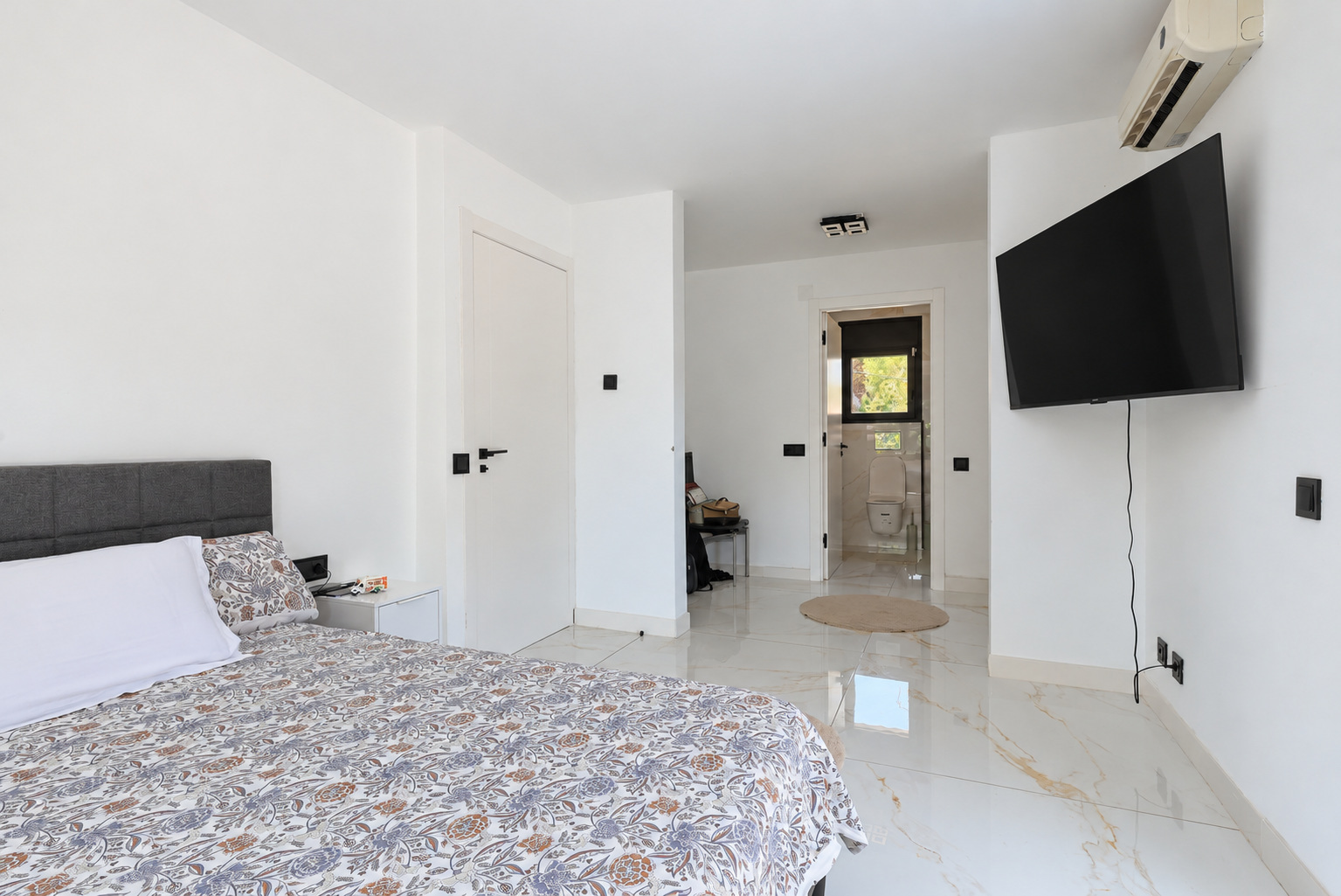 Casa reformada con piscina en alquiler en La Pineda, Castelldefels