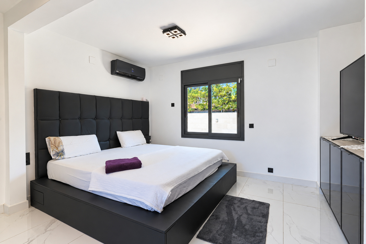 Casa reformada con piscina en alquiler en La Pineda, Castelldefels