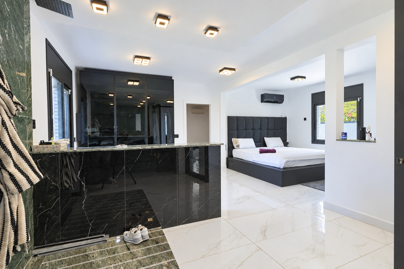 Casa reformada con piscina en alquiler en La Pineda, Castelldefels