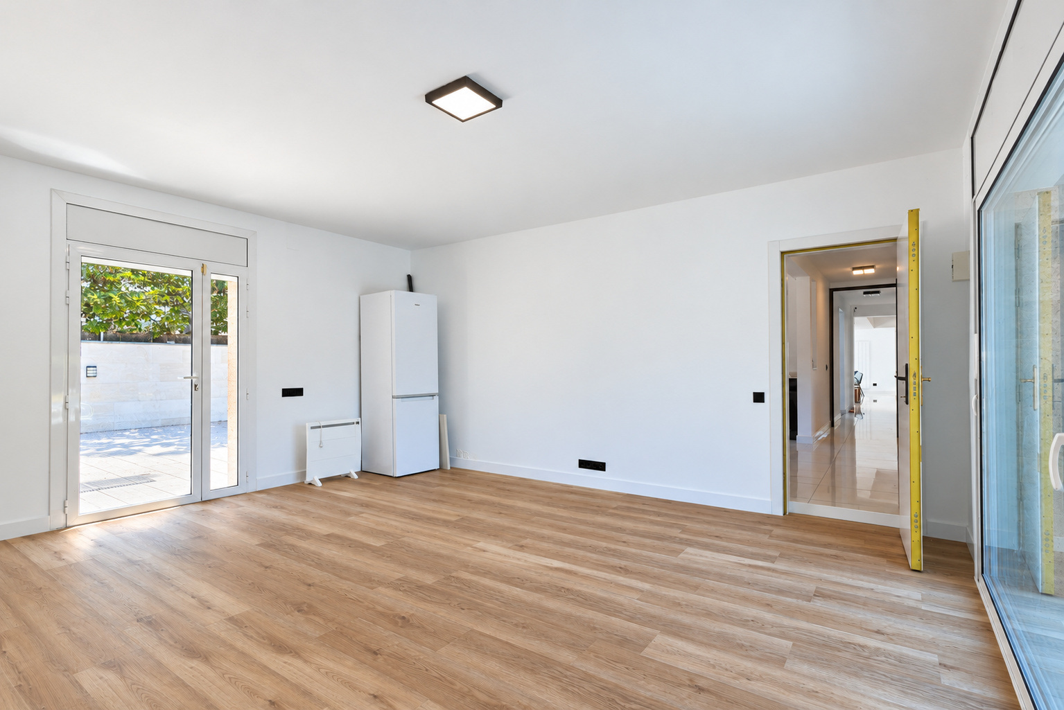 Casa reformada con piscina en alquiler en La Pineda, Castelldefels