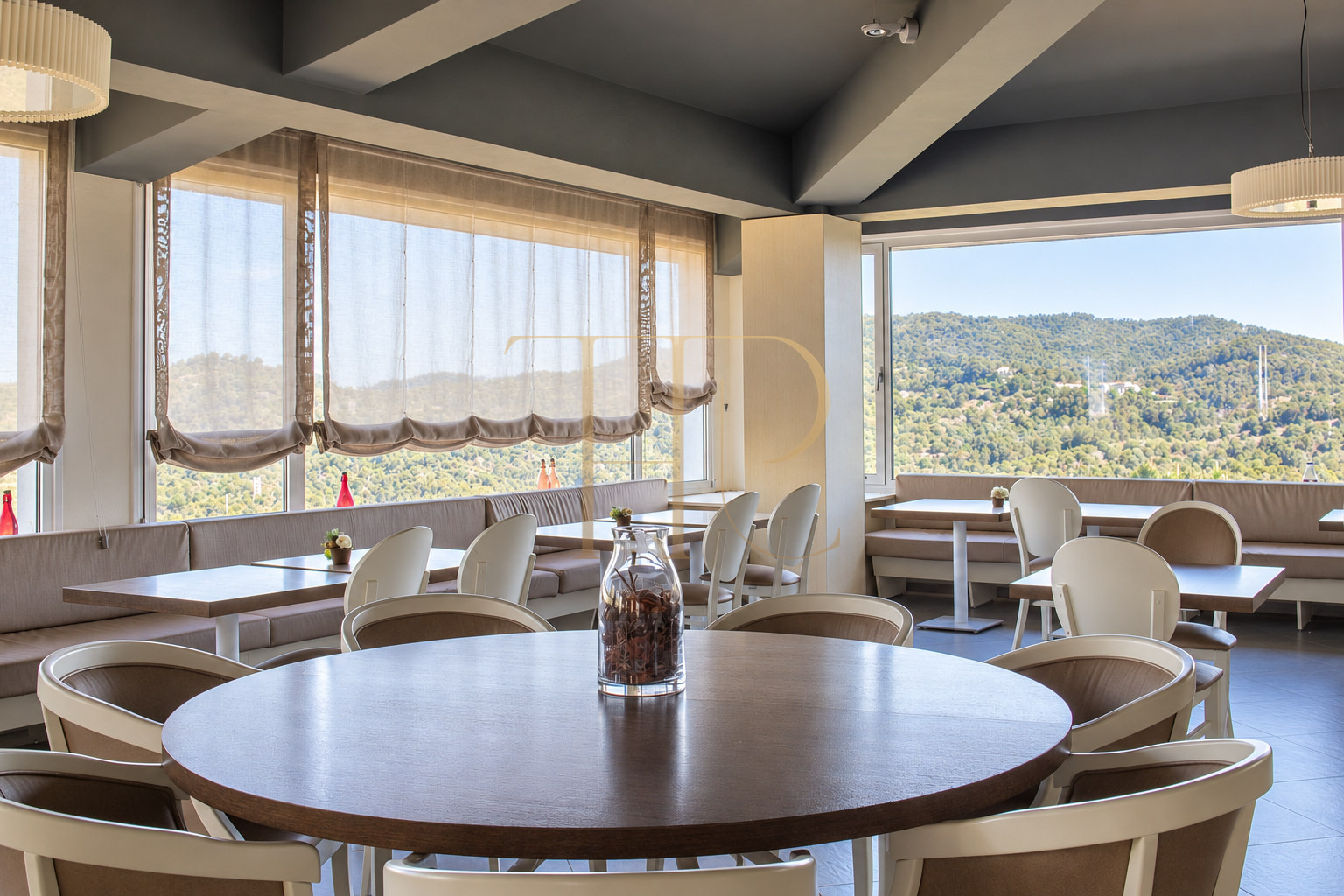 Complejo deportivo con restaurante en Esplugues