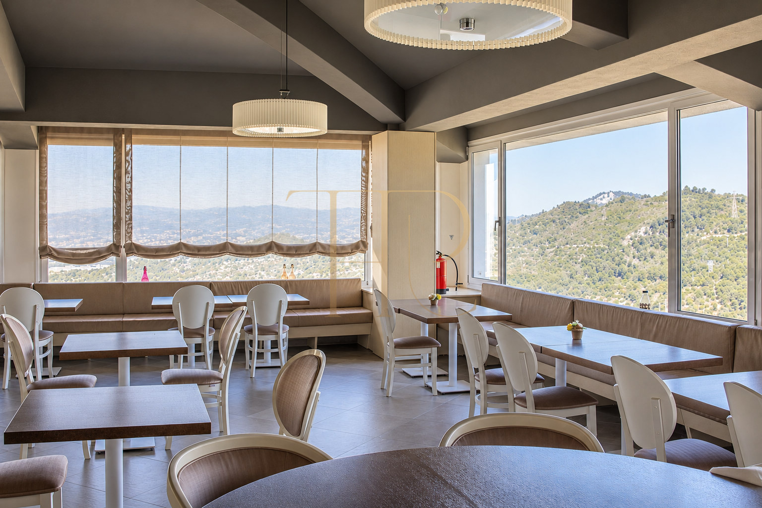 Complejo deportivo con restaurante en Esplugues