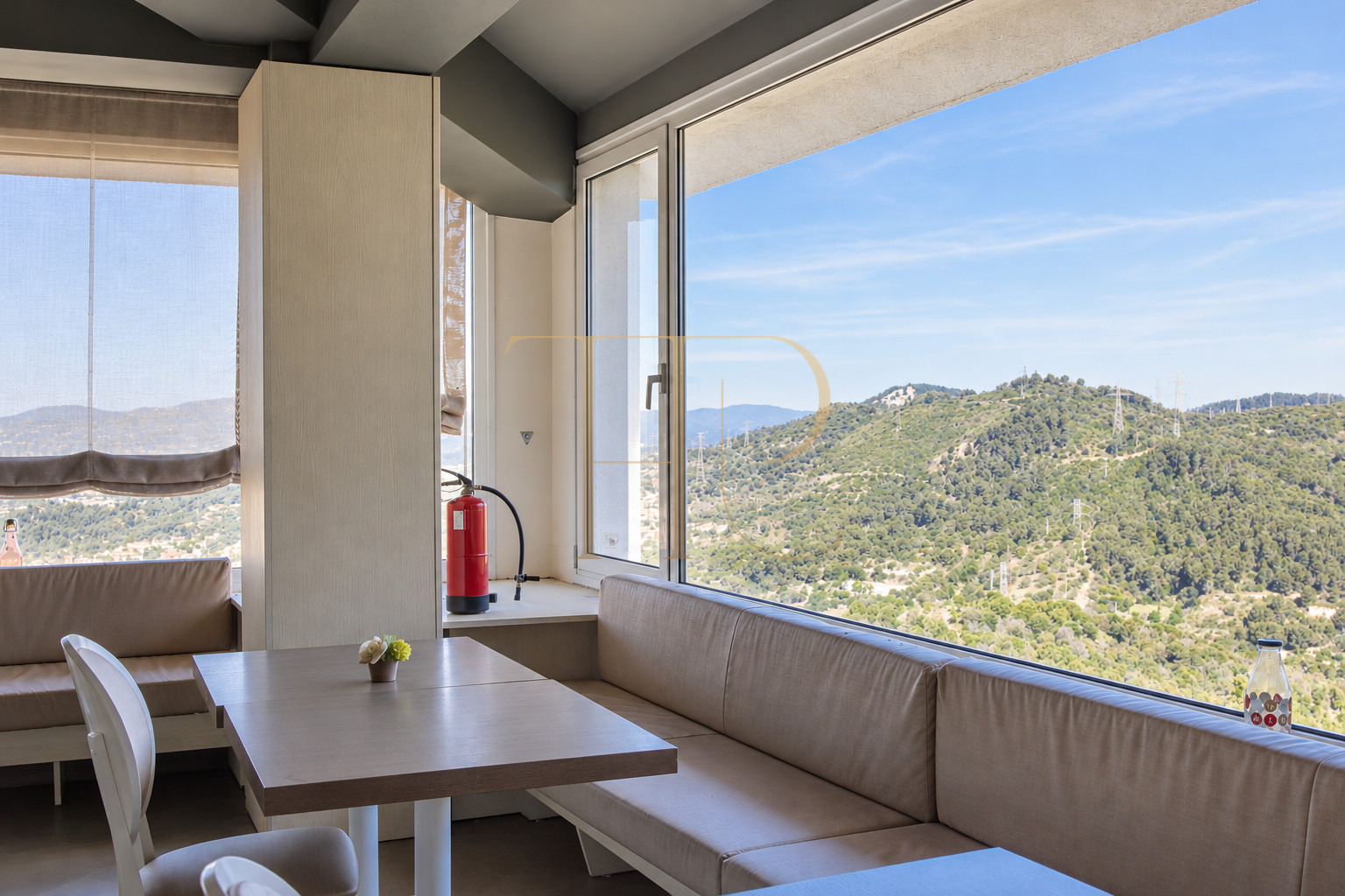 Complejo deportivo con restaurante en Esplugues