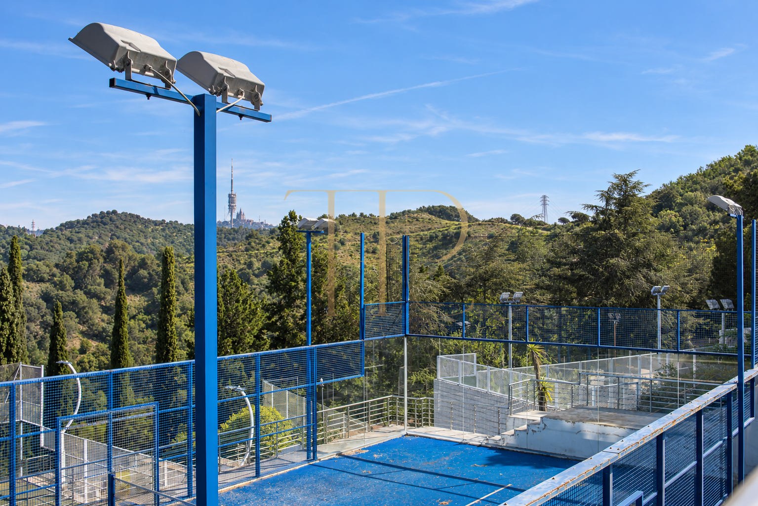Complejo deportivo con restaurante en Esplugues