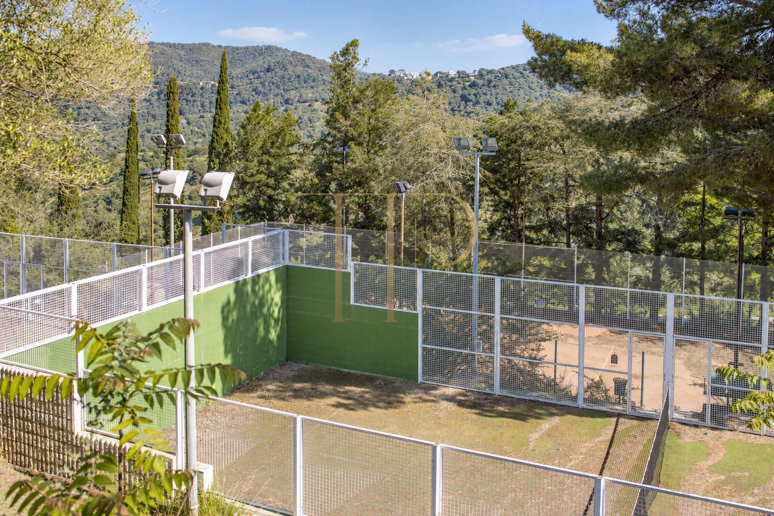 Complejo deportivo con restaurante en Esplugues