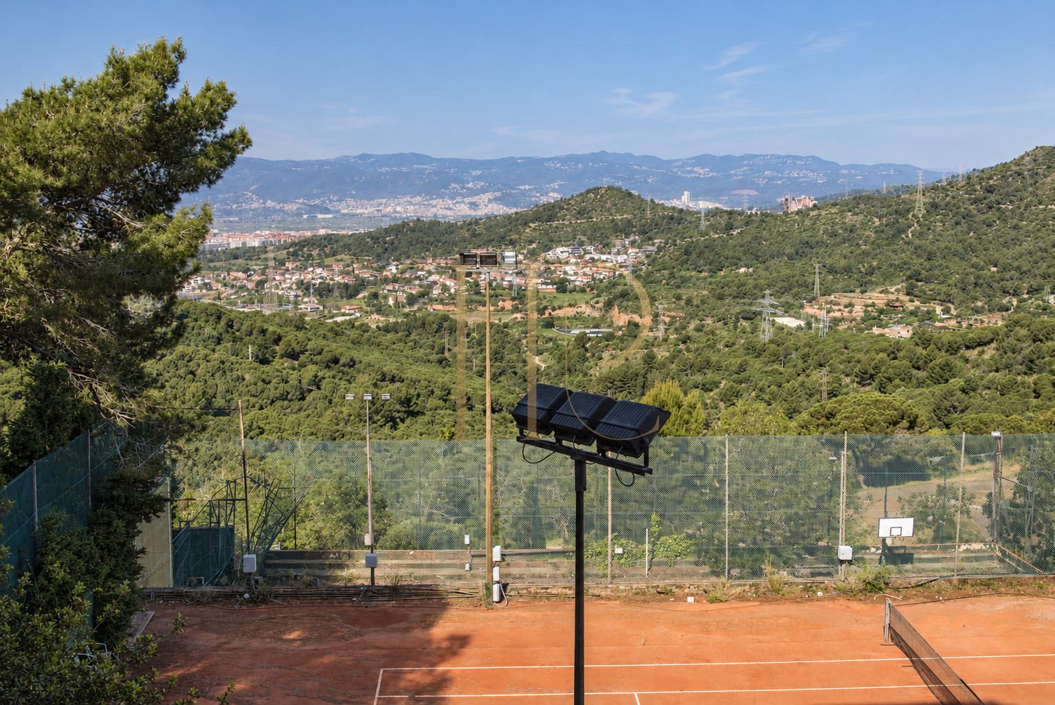 Complejo deportivo con restaurante en Esplugues
