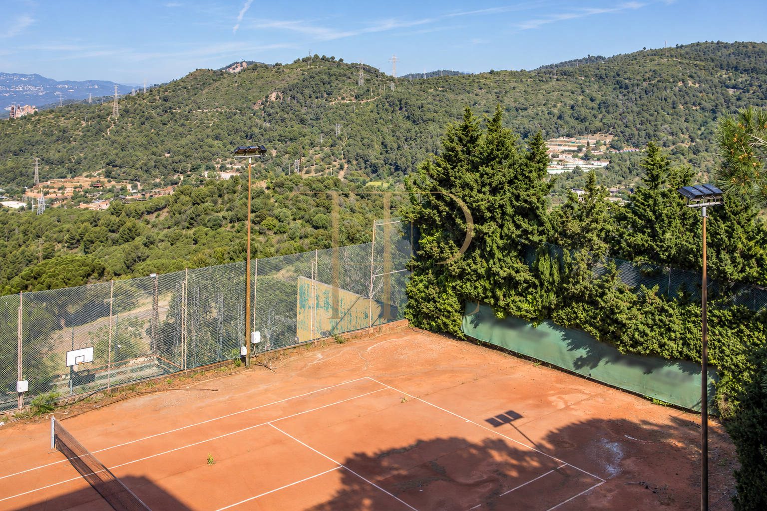 Complejo deportivo con restaurante en Esplugues