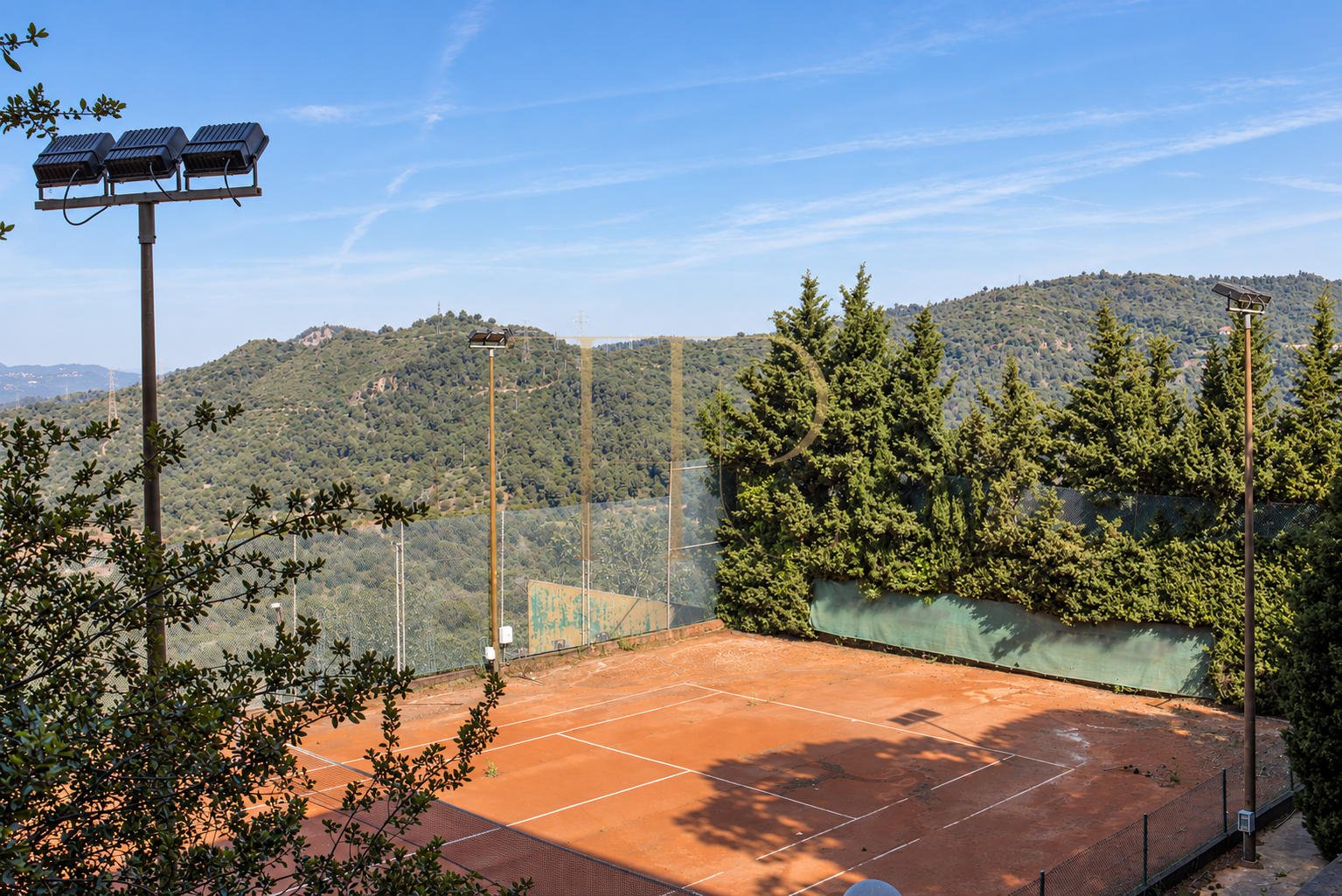Complejo deportivo con restaurante en Esplugues